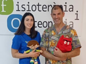 Javier y María, especialistas en fisioterapia pediátrica y osteopatía infantil en Sabadell, acompañando a las familias durante el desarrollo de tus hijos.